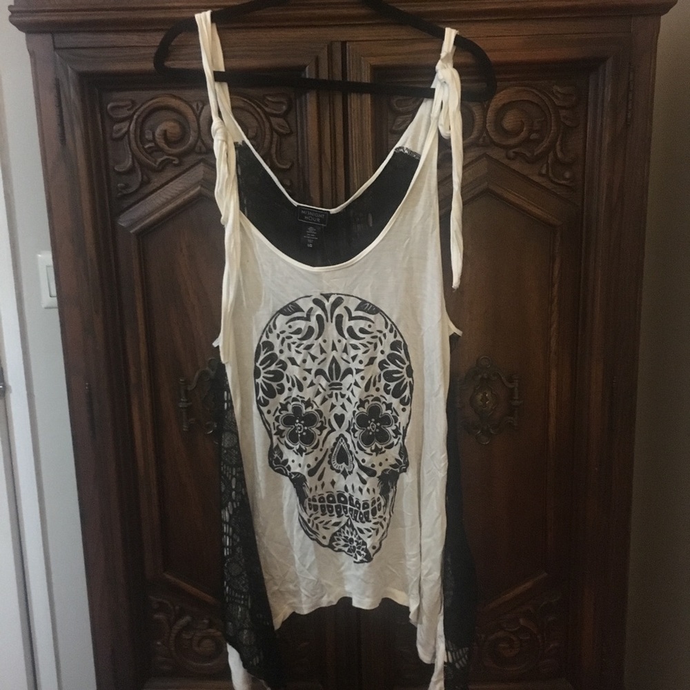 Midnight Hour | Flowy Black&White Lace Skull Top